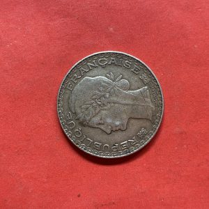 เหรียญเก่าเนื้อเงินประเทศ FRENCH INDO-CHINA . สมัย  ปีค.ศ.1931  มูลค่า 1 PIASTRE  เส้นผ่าศูนย์กลาง 3.5 ซม.ขอบเฟือง ปลายสมัย ร.7 พ.ศ.2472 สวย - Image 3