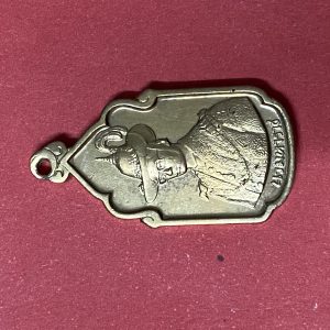 เหรียญกะไหล่ทองในหลวง ' นวมหาราช'  5 ธันวาคม 2530 เหรียญที่ 4 - Image 2