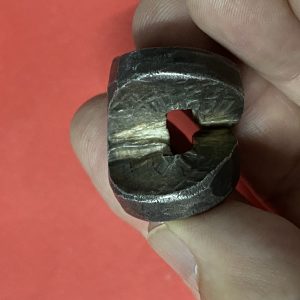 เงินเจียงเนื้อเงินปีกใหญ่ ขาเล็ก ตอกตรา แสบและตราอี่นๆรอบตัว ผิวรุ้งธรรมชาติ - Image 2