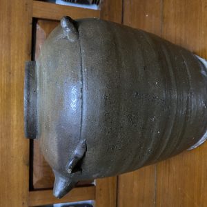 ไหดองสุราเก่า ของนำเข้าจากประเทศจีน ตัวไหสภาพยังสมบูรณ์มาก ขาดฝาปิด น่าจะเป็นไม้คงชำรุดไป - Image 3