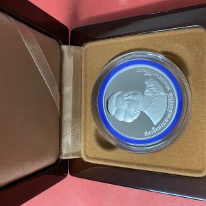 เหรียญพระพันปีหลวง มหามงคลเฉลิมพระชนมพรรษา 7  รอบ  12 สิงหาคม 2559  เนื้อเงินขัดเงา หน้า 800  สวยงามพร้อมกล่อง - Image 3