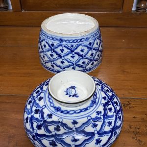 โถกระเบื้องโบราณ พร้อมฝา ลายสับปะรด ผิวแกร่งสวยสมบูรณ์ - Image 4