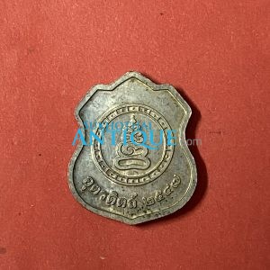 เหรียญหลวงพ่อเพชร์เนื้อเงินกะไหล่ ตอกโค๊ตคมชัด จ.อุตรดิตถ์ ปี พ.ศ. 2547 - Image 4