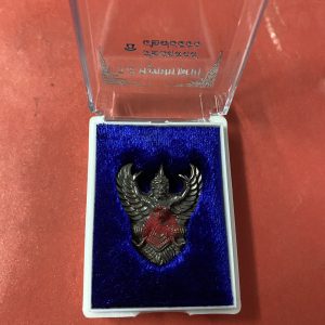 ครุฑมหาลาภหลวงพ่อวราณ์ วัดโพธิ์ทองพิมพ์ใหญ่ รุ่นโคตรวย ปี 40 เนื้อนวะโลหะ กล่องเดิม - Image 3