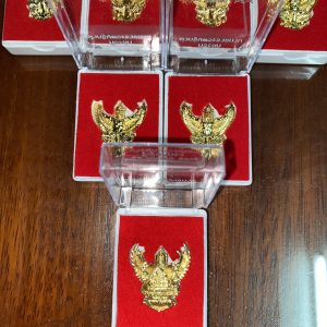 องค์พญาครุฑ ที่ระลึกกฐินพระราชทาน ปี 2564 หลวงพ่อวราห์ วัดโพธิ์ บางมด เนื้อกะไหล่ทองสวยงามพร้อมกล่องเดิมจากวัด - Image 2