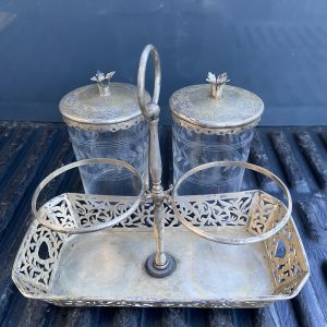 ภาชนะใส่แก้วนำ้เนื้อเงินโบราณพร้อมแก้วนำ้เก่ามีลวดลายเดิม 2 ใบพร้อมฝาปิดเนื้องินแกะลวดลายสวยงาม - Image 4