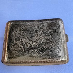 ตลับใส่ยาเส้นโบราณของจีนเเนื้อเงินแกะลวดลายพระราชวังฝาเป็นรูปมังกร นำไปชุบทองเก่าคลาสสิคสมบูรณ์มากๆ(พร้อมหลักฐานใบเสร็จเก่า) นน.12.37 กรัม - Image 3