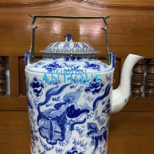 กาน้ำชาโบราณลายสิงห์โตดั้นเมฆ พร้อมหูหิ้วและฝาเดิมๆ ใบใหญ่มากพร้อมฝาเดิม สวยเดิมสภาพนี้หายากมากๆ - Image 2