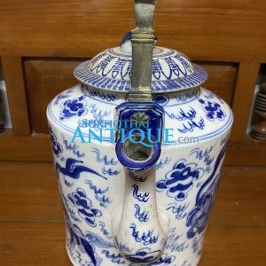 กาน้ำชาโบราณลายสิงห์โตดั้นเมฆ พร้อมหูหิ้วและฝาเดิมๆ ใบใหญ่มากพร้อมฝาเดิม สวยเดิมสภาพนี้หายากมากๆ - Image 3