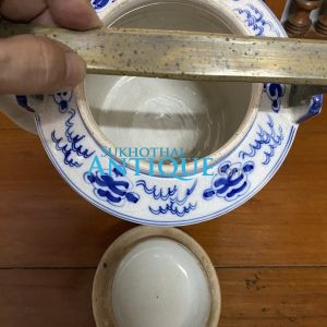 กาน้ำชาโบราณลายสิงห์โตดั้นเมฆ พร้อมหูหิ้วและฝาเดิมๆ ใบใหญ่มากพร้อมฝาเดิม สวยเดิมสภาพนี้หายากมากๆ - Image 4