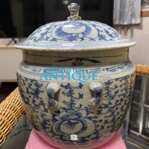 โถกะปิโบราณเนื้อพังเคย ลายเคลือเถาวัลย์ ที่ฝาจุกเป็นรูปสิงห์โตหมอบอยู่ จัดว่าสภาพสมบูรณ์มาก - Image 2