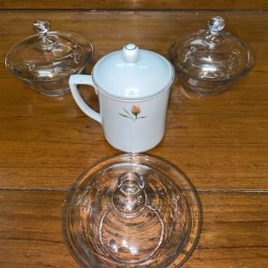 ถ้วยแก้ใสไว้ใส่ขนมหวานเก่าโบราณสำหรับไปวัดตักบาตรพร้อมฝารวม3 ใบ และถ้วยนำ้เก่าพร้อมฝา1ใบ เก็บได้สมบูรณมากๆ - Image 4