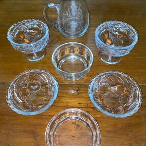 ถ้วยแก้ใสไว้ใส่ไอศครีมพร้อมฝารวม 3 ใบ และเหยือกแก้นำ้ใสโบราณ1ใบ เก็บได้สมบูรณ์ - Image 3