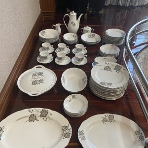 จานเก่าก้นลึกเนื้อกระเบื้องเกรด A นำเข้าจากต่างประเทศ ลายดอกไม้ขลิบเงิน มีใบใหญ่ 9 ใบ กลาง 6 ใบ และเล็ก 6 ใบสวยงามหายาก - Image 2