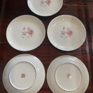 จานเก่าเนื้อดีจากประเทศญี่ปุ่นมีลายดอกกุหลาบขอบขลิบเงินงานปราณีตมาก - Image 2