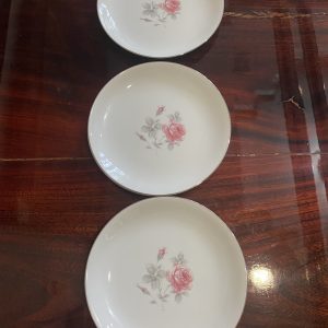 จานเก่าเนื้อดีจากประเทศญี่ปุ่นมีลายดอกกุหลาบขอบขลิบเงินงานปราณีตมาก - Image 3