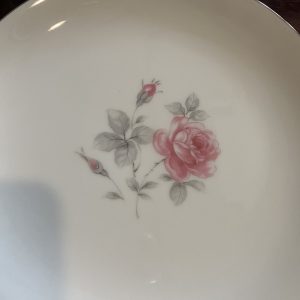 จานเก่าเนื้อดีจากประเทศญี่ปุ่นมีลายดอกกุหลาบขอบขลิบเงินงานปราณีตมาก - Image 4