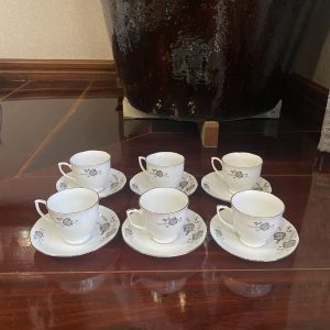 ชุดถ้วยกาแฟเก่าเก็บพร้อมจานลอง เกรด A นำเข้าจากต่างประเทศ ลายดอกไม้ขลิบเงิน สวยงามประณีต รวม 6 ชุด - Image 3