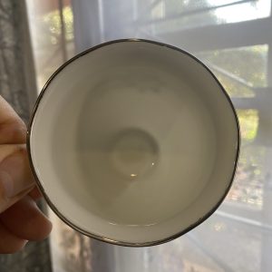 ชุดถ้วยกาแฟเก่าเก็บพร้อมจานลอง เกรด A นำเข้าจากต่างประเทศ ลายดอกไม้ขลิบเงิน สวยงามประณีต รวม 6 ชุด - Image 4