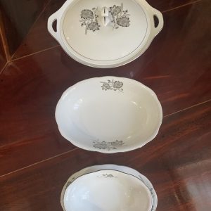 ชามใส่นำ้แกงและใส่ข้าวเก่าเก็บเนื้อกระเบื้องเกรด A นำเข้าจากต่างประเทศ ลายดอกไม้ขลิบเงิน มีใบใหญ่พร้อมฝา 1 ใบ กลาง 1 ใบ และเล็กก้นติด 1 ใบสวยงามหายาก - Image 4