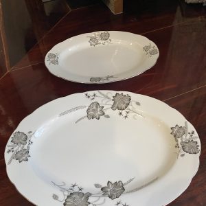 จานเปลเก่าเก็บใบใหญ่มากๆขนาด 16 1/2"  เกรด A นำเข้าจากต่างประเทศ ลายดอกไม้ขลิบเงิน มีใบเล็กอีก 1  ใบสวยงามหายาก - Image 3