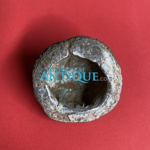 เงินปากหมู Pig  Mouth เป็นเงินล้านนาโบราณของไทยมีลักษณะคล้ายกับเงินหอยโข่ง แตกต่างกันที่เงินปากหมูจะใหญ่กว่าถ้าหงายดูตีนจะคล้ายเงินกำไร นน.88.60กรัม - Image 2