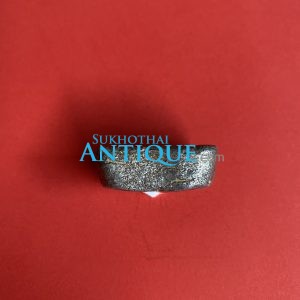 เงินไซซีเนื้อเงิน ราชวงศ์ชิง หรือเงินอานม้า มีภาษาจีนอยู่ 2 แถว ชนิดราคาประมาณ 2 ตำลึง นำ้หนัก 117.48 กรัม สมบูรณ์สวยงามมากๆ - Image 3