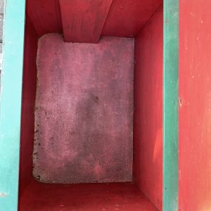 หีบกำปั่นเหล็กโบราณจากประเทศจีน สวยงามสมบูรณ์มากๆ ที่ฝามีลายกนก 4 มุม หนักมาก - Image 4