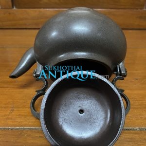 ชาป้านโบราณสมบูรณ์ใบเล็กมากมีเอกลักษณ์ตรงมือจับและปากโค้งงอนขึ้นได้รูปสวยงาม และมีตราสัญญาลักษณ์ประทับที่ก้น - Image 4