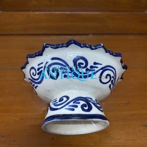 จานเชิงเก่าสมัยรัตนโกสิทร์ใบสีขาวลวดลายสีนำ้เงินโดยรอบทั้งบนและล่าง - Image 2