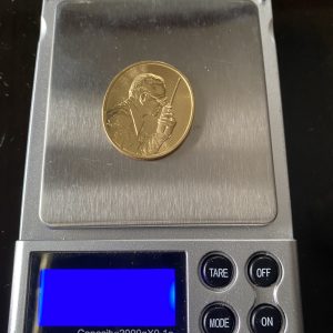 เหรียญในหลวงทรงวิทยุเนื้อทองคำ หรือเหรียญทรงวอ ของกรมไปรษณีย์ น้ำหนักประมาณ 18.4กรัม ปี 2539  สวยงามคมชัดหายากมากๆ ( ผลิตเพียง999เหรียญ ) - Image 4