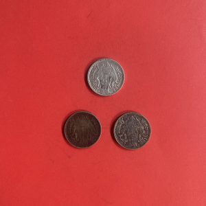 เหรียญหนึ่งสลึงช้างสามเศียรเนื้อเงินสมัย ร.6 ปี พ.ศ.2462 (2เหรียญ) และ2467 (1เหรียญ) จำนวน 3 เหรียญสวยงามคมชัดเดิม - Image 3