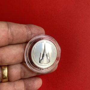 เหรียญทรงผนวชที่ระลีกบูรณะพระเจดีย์ วัดบวรนิเวศวิหาร พ.ศ. 2550 เนื้อเงินตอกโค๊ต พร้อมตลับและกล่องกำมะหยี่สวยเดิม - Image 4
