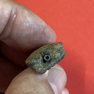 พระหลวงปู่ทวดเนื้อว่าน อ.นอง รุ่นแรกวัดทรายขาว ปี2514 ฝังตะกรุดกดพิมพ์มือ มีไขว่านจับรอบองค์เลี่ยมกรอบเงินหนายกซุ้ม - Image 2