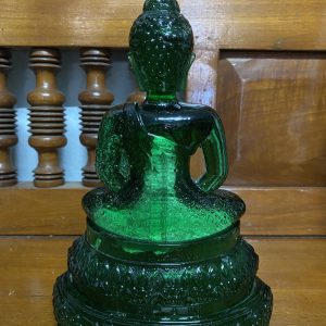 พระแก้วมรกตสำนักพุทธรัตนประทีปปางสมาธิ สีเฃียวมรกตเข้ม ปีพ.ศ.2500 จัดทำที่ประเทศ ญี่ปุ่น (JAPAN) ปลายพระเกศกระเทอะนิดนึง - Image 3