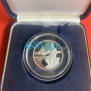 เหรียญพระพุทธชินราช - หลังสมเด็จพระนเรศวร เนื้อเงินขัดเงา จัดทำโดยกองกษาปณ์ ปี 2539 พร้อมกล่องเดิม - Image 4