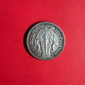 เหรียญเนื้อเงินหนึ่งบาท ตราพระบรมรูปร.6 - ตราไอราพรต พ.ศ.2457 สวยงามคมชัดเดิมๆ ทั้งเครื่องราช และขนตาของพระองค์ - Image 2