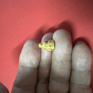 พระสังกัจจายนะ สก. รุ่นครบ 5 รอบราชินี ปี 2535 เนื้อทองคำ นำ้หนัก 7.8 กรัม สวยพร้อมกล่องกำมะหยี่เดิมสีชมพู - Image 2