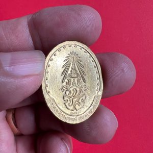 เหรียญสมเด็จพระสังราชองค์ที่ 19 หลัง ภปร.ปี29 กะไหล่ทอง ผลิตโดยกองกษาปณ์ไทย ในหลวงเป็นผู้ออกแบบพิธีดี ปลุกเสกถึง 3 รอบ - Image 4