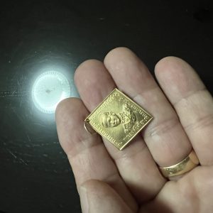 เหรียญเนื้อทองคำสี่เหลี่ยมข้าวหลามตัด กรมหลวงชุมพร  สวยงามคมชัด - Image 3