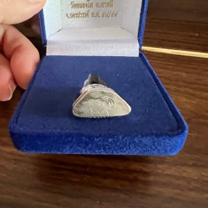 รูปหล่อลอยองค์หลวงพ่อเดิม รุ่นปรากฎการณ์ เดิม ปั้มพิมพ์นิยม ย้อนยุค พ.ศ. 2492 เนื้อเงินบริสุทธิ์ ออกจากวัด จำนวนจัดสร้าง 99 องค์ - Image 4