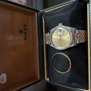 นาฬิกาRolex รุ่น Datejust 1603 สภาพเก็บเก่าแทบไม่ได้ใช้กรอบฝังเพชร สวยมากพร้อมกล่องไม้เดิมๆ - Image 3