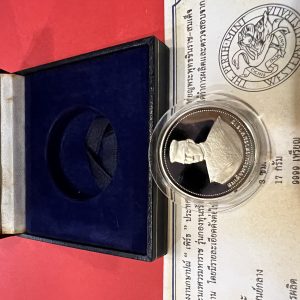 เหรียญสมเด็จพระนเรศวรมหาราชหลังพระพุทธชินราช ปี 2536 เนื้อเงินขัดเงา จากโรงกษาปณ์ " เพิร์ธ "ออสเตรเลีย สวยเดิมพร้อมกล่อง - Image 2