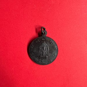 เหรียญปั้มกลมสมเด็จพระนเรศวรมหาราช หลังพระขุนแผน เนื้อทองแดงพิมพ์ใหญ่ ปี2524 หลวงปู่ดุลย์เป็นพระประธานปลุกเสก - Image 4