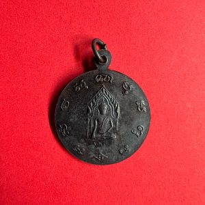 เหรียญปั้มกลมสมเด็จพระนเรศวรมหาราช หลังพระขุนแผน เนื้อทองแดงพิมพ์ใหญ่ ปี2524 หลวงปู่ดุลย์เป็นพระประธานปลุกเสก - Image 2