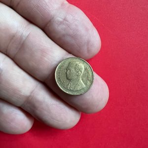 เหรียญกษาปณ์หมุนเวียน 25 สตางค์ หน้ารูปในหลวงร. 9 หลังรูปวัดมหาธาตุวรมหาวิหาร - Image 2