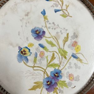 ถาดกระเบืองโบราณสมัยร.5 10" ลายช่อดอกนำ้เงินม่วงเหลือง ไม่มีรอยร้าว ไม่มีหู มีแต่ขอบ - Image 3