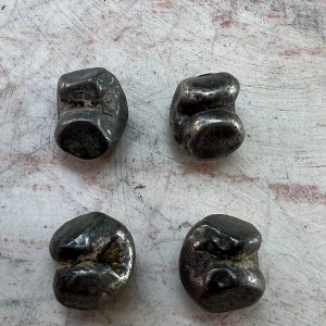 พดด้วงเสมัยอยุธยาม็ดหนึ่งสลึง ตราช้างผอม - Elephant(Thin) 1/4 B. หนักประมาณ 3.12 - 3.71 gms เม็ดแท้หาชมได้ยาก มีเอกลักษณ์ - Image 4