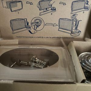 กล่องบรรเลงดนตรีเพลงพระราชนิพนธ์แบบไขรานของมูลนิธิโทรทัศน์เฉลิมพระเกียรติผ่านดาวเทียม พร้อมธนบัตร 7 รอบในหลวงสมบูรณ์ - Image 3