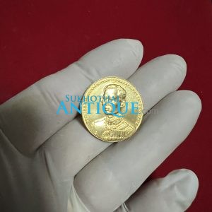 เหรียญทองคำในหลวงกรมสรรพกรปี2538 ผลิตเพียง 1205 เหรียญ เข้าพิธี ปลุกเสก ณ.วัดพระแก้ว โดยเกจิอาจารย์จากทั่วประเทศ - Image 3